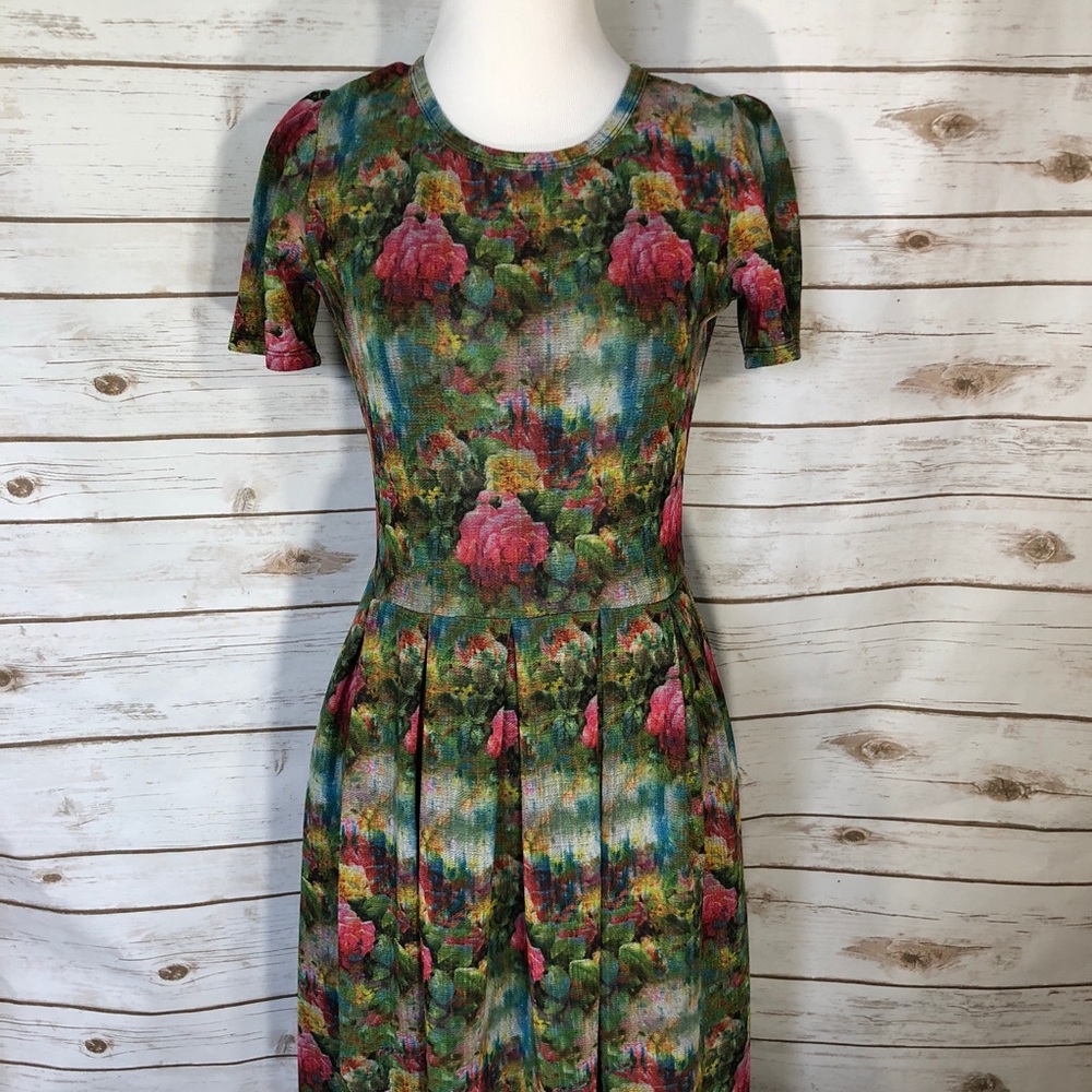 LuLaRoe S Amelia Floral EUC Unicorn